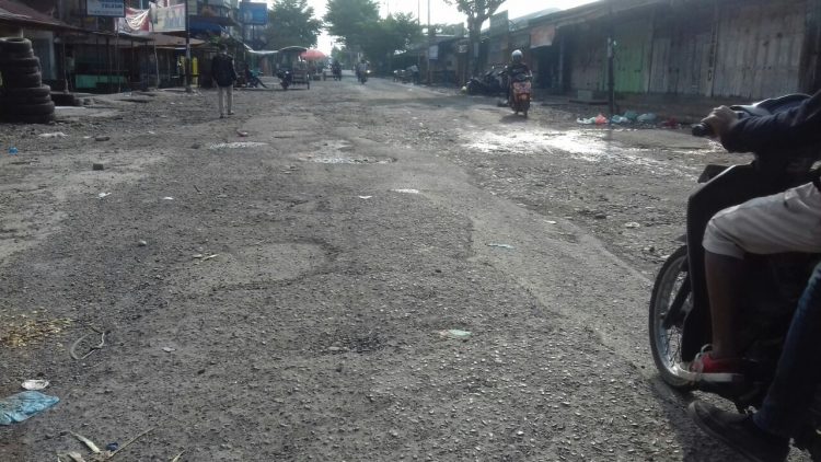 Beberapa Ruas Jalan Rusak Menahun Warga Siantar Berharap Segera