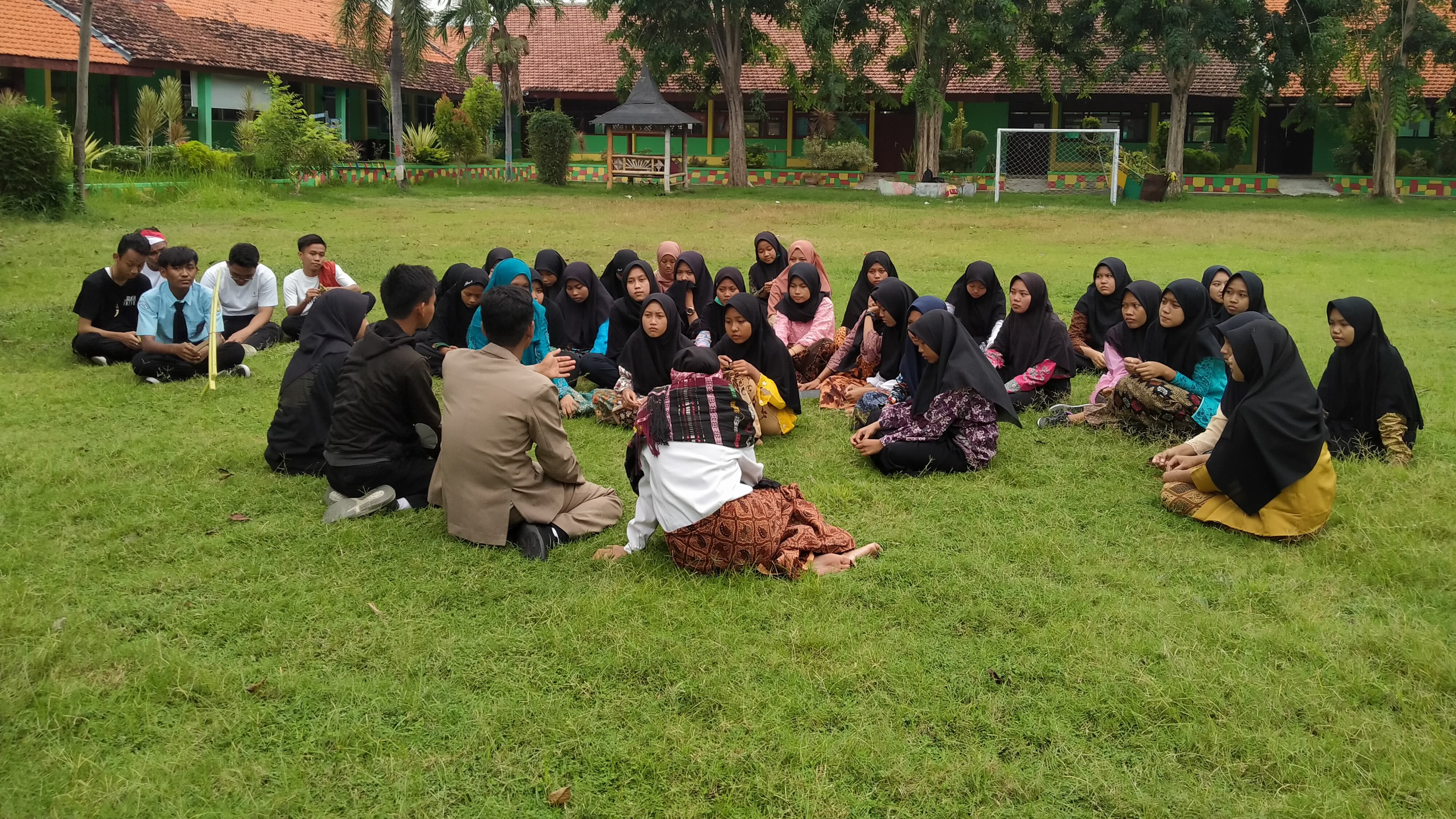 SEKOLAH BERKARAKTER