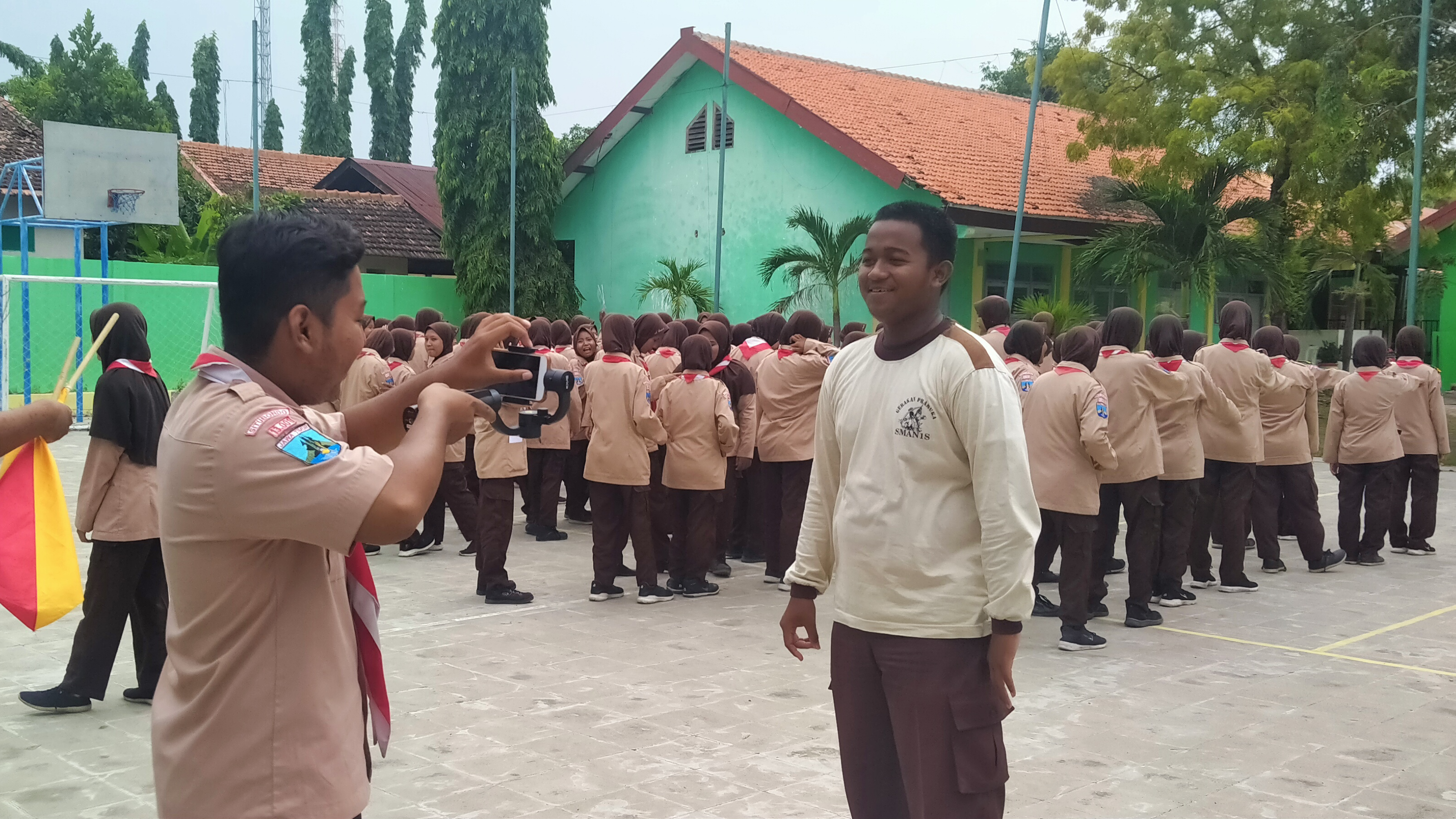 SEKOLAH BERKARAKTER