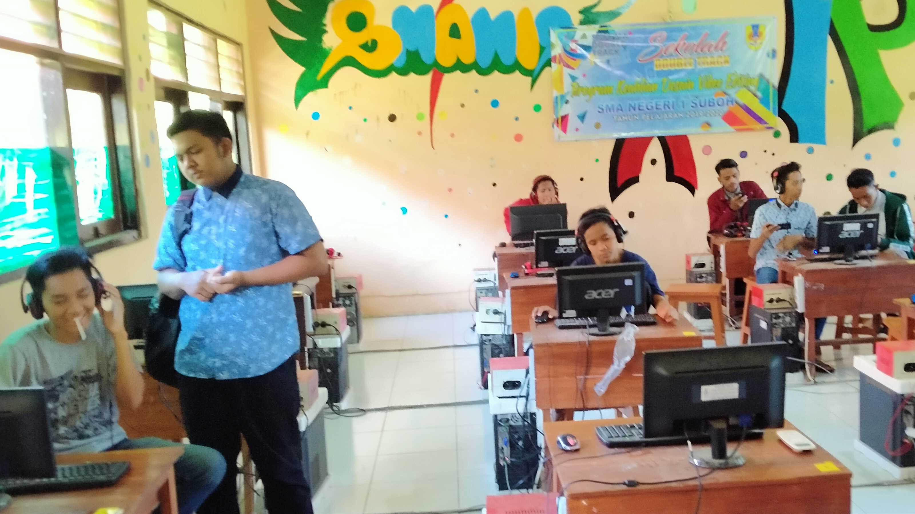 SEKOLAH BERBASIS TIK