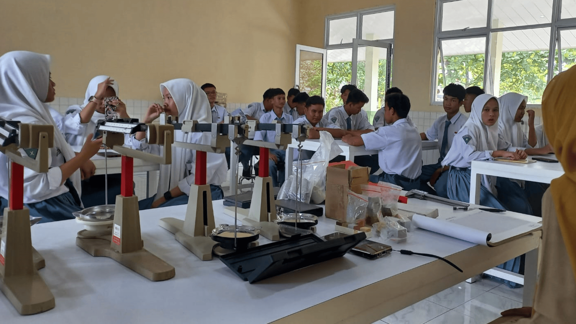 LAB.FISIKA & KIMIA