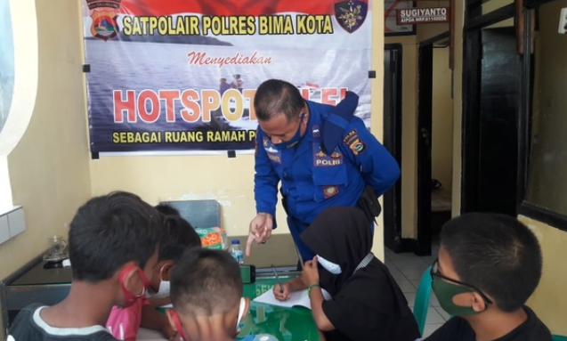 Pelajar Bima Dapat Akses Internet Gratis 