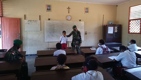 Prajurit TNI Yonif 125 Jadi Tenaga Pendidik di Perbatasan