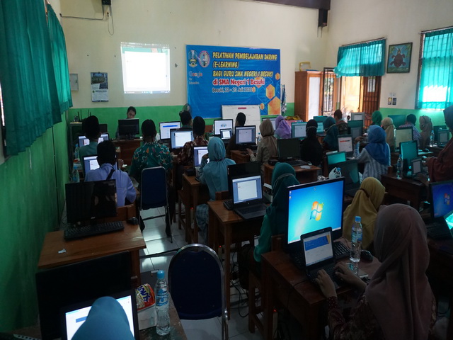 Tingkatkan Kemampuan Digitalisasi Tenaga Pendidik, SMAN 1 Besuki Gelar Pelatihan dengan Google Suite