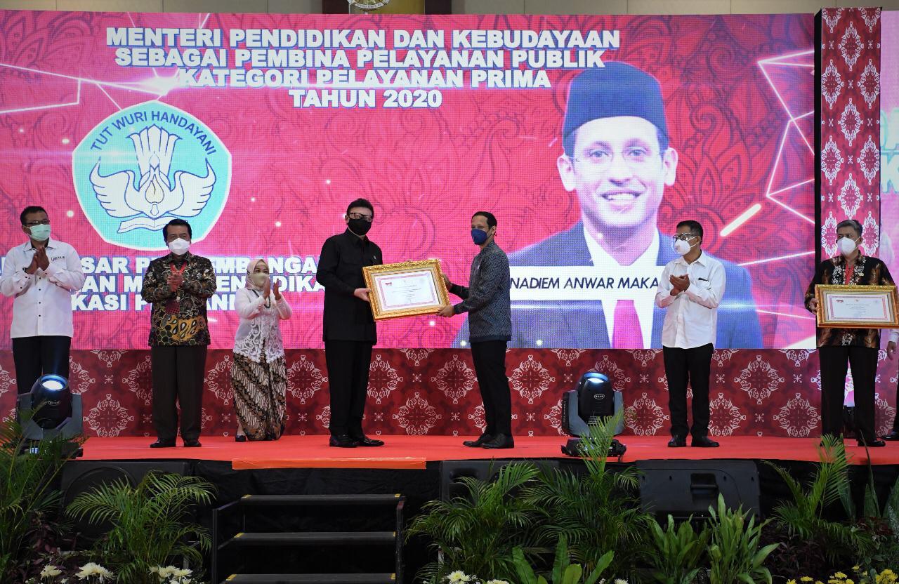 Lakukan Gebrakan Reformasi Birokasi di Kemdikbud, Nadiem Makarim Raih Penghargaan
