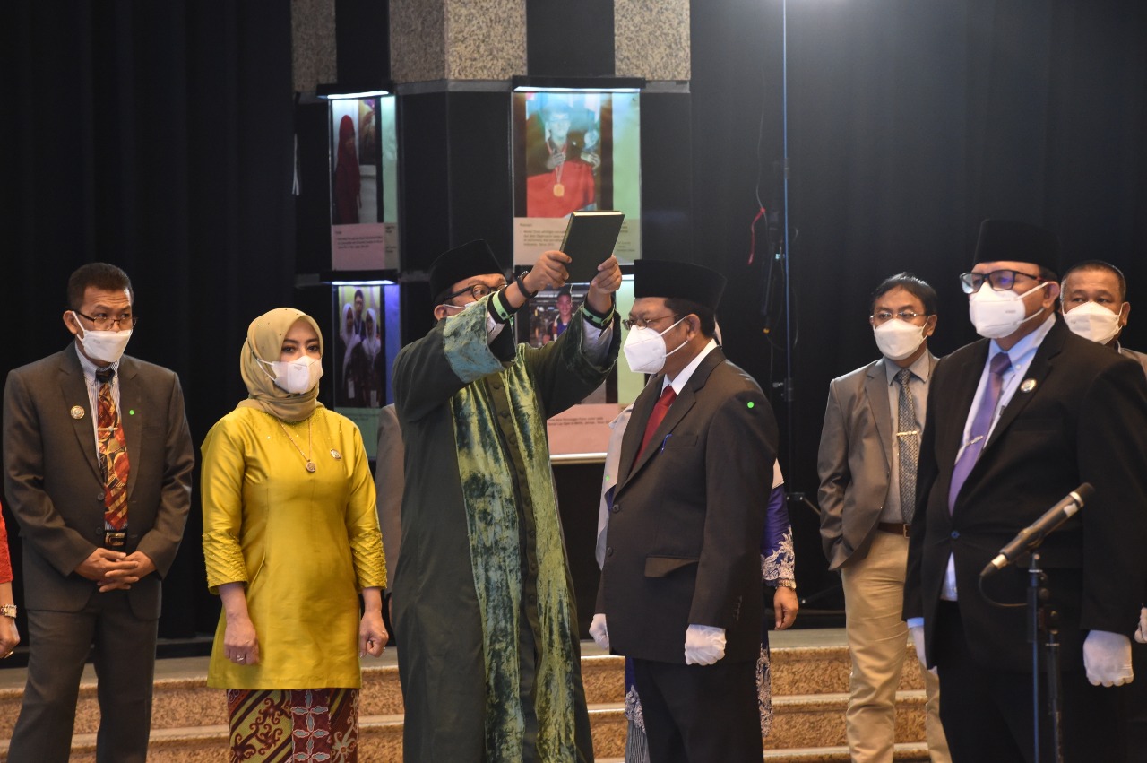 Mendikbud Lantik Rektor ISI Denpasar dan Rektor Universitas Borneo Tarakan