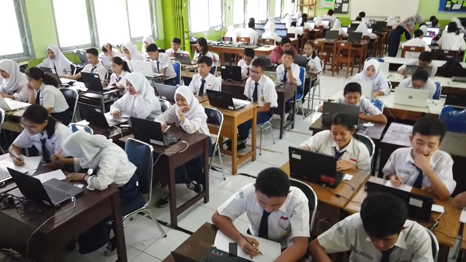 Pendidikan Tidak Mengenal Batas Usia dan Status Sosial