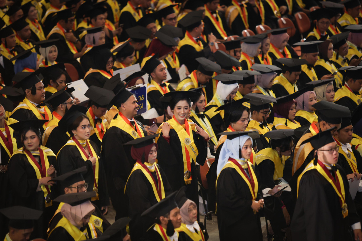 UGM Wisuda 917 Lulusan Pascasarjana Periode IV Tahun Akademik 2024/2025