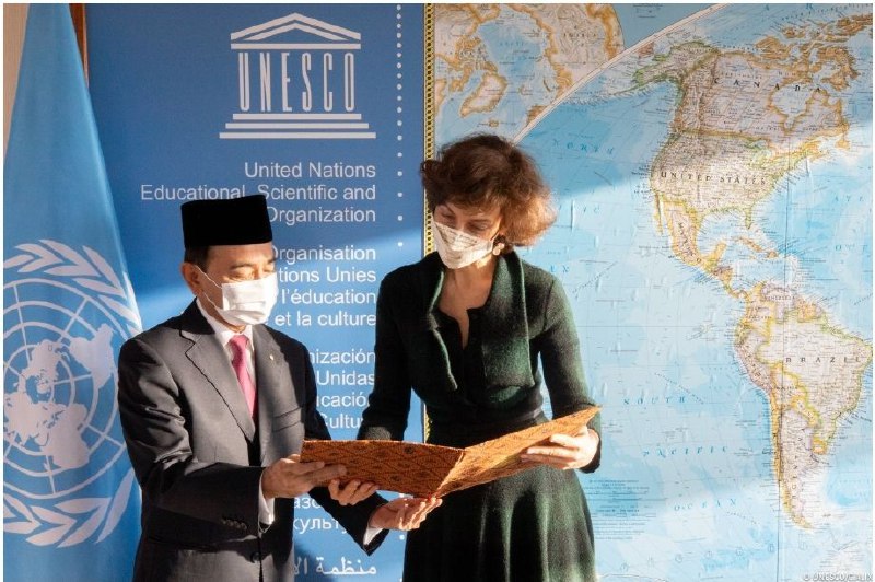 Dubes RI Untuk Perancis Serahkan Surat Kepercayaan kepada Dirjen UNESCO