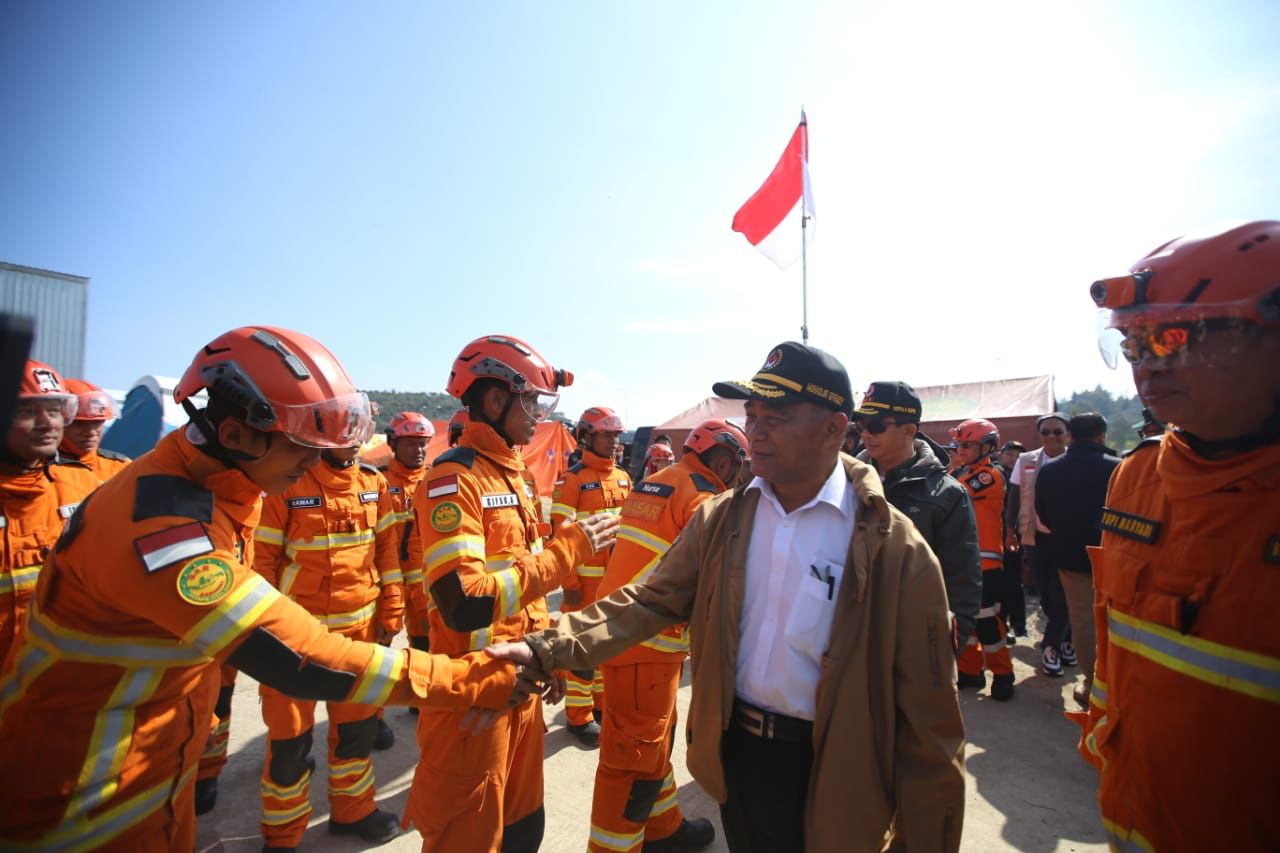 Menko PMK Semangati Petugas SAR Indonesia di Lokasi Gempa Turki