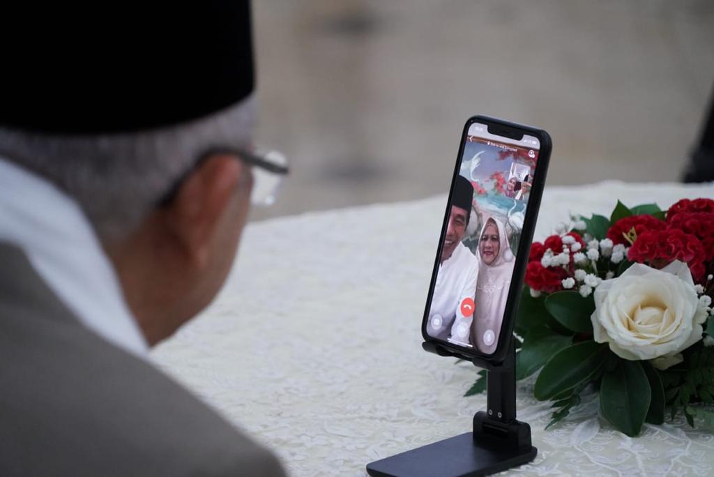 Presiden Jokowi dan Ibu Negara Lakukan Silaturahmi Virtual Dengan Wakil Presiden