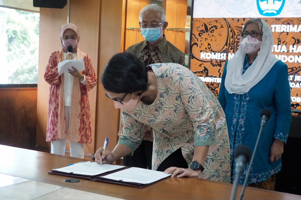 Itje Chodidjah Gantikan Prof Dr Arief  Rachman Ketua Harian UNESCO Indonesia