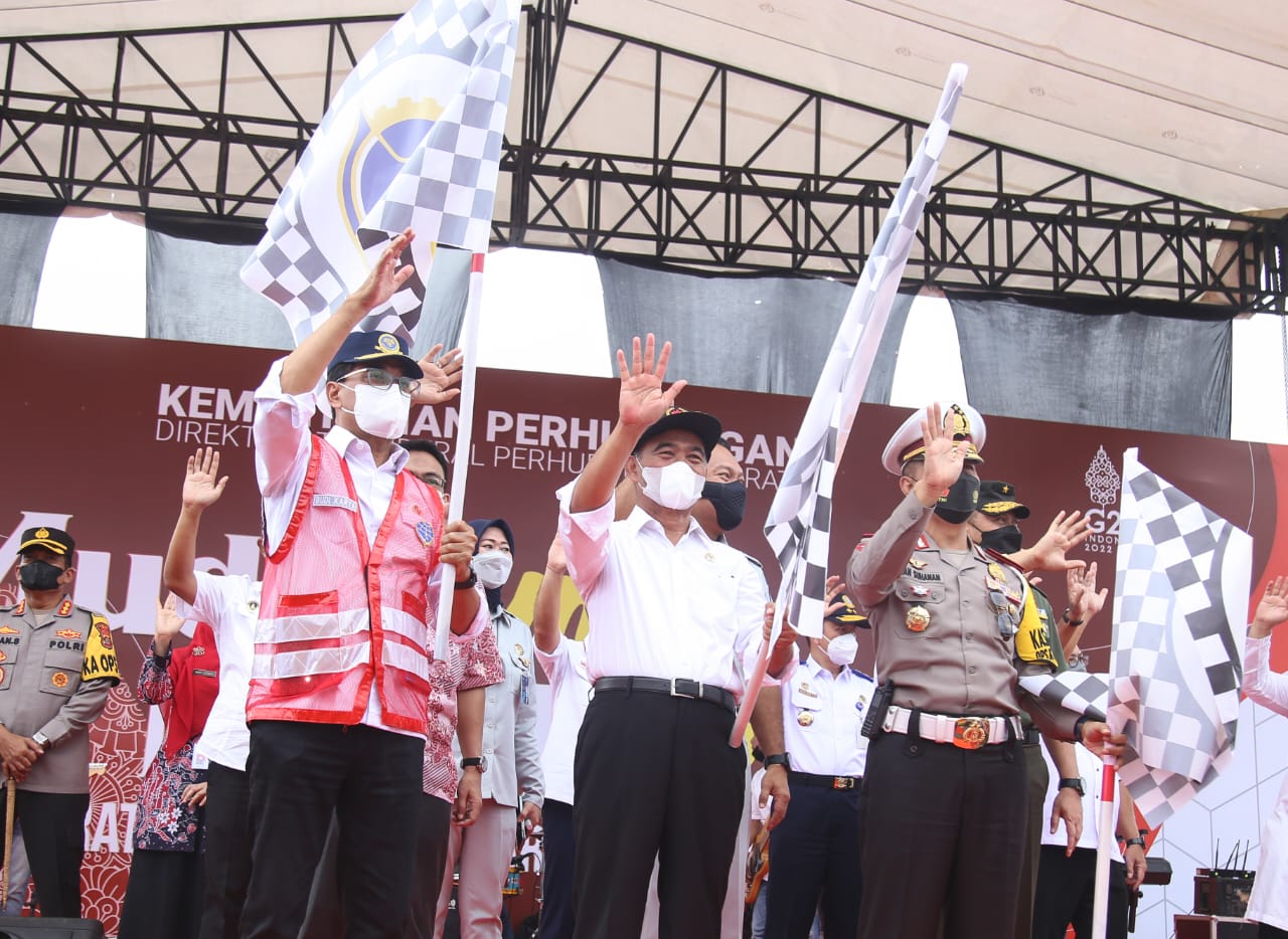 Menko PMK Lepas Keberangkatan 686 Bus Mudik Gratis 2022