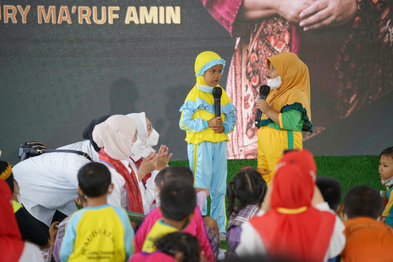 Ketika Ibu Negara Iriana Joko Widodo dan Wury Maruf Amin Mendongeng di SKB Tangerang