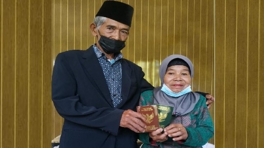 KUA Nikahkan Pasangan Tertua, Kakek 93 Tahun dan Nenek 71 Tahun