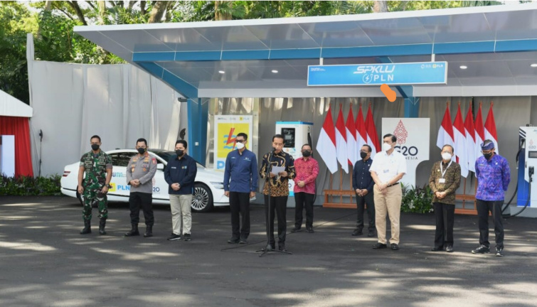 Stasiun Pengisian Mobil Listrik Pertama Diresmikan di Bali