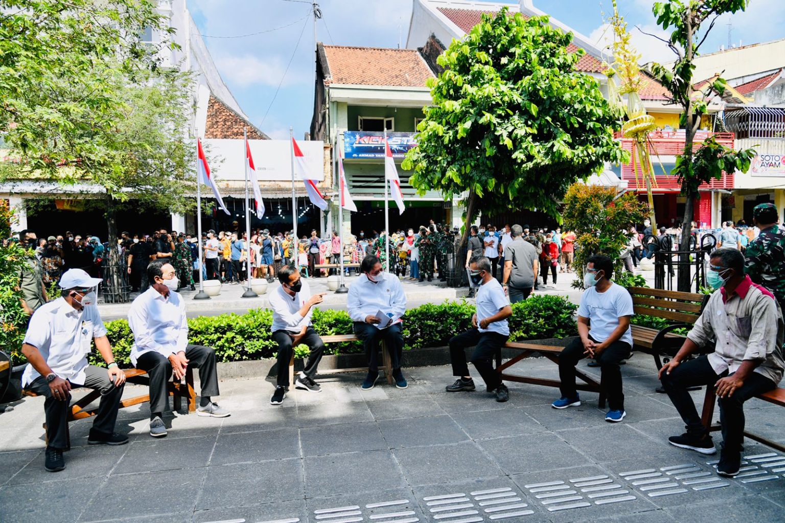 Bantuan Tunai bagi PKL dan Warung  Kecil Pedagang Malioboro Disalurkan