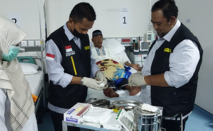Tidak Gunakan Alas Kaki Sejumlah Jamaah Haji Indonesia  Alami Luka Bakar