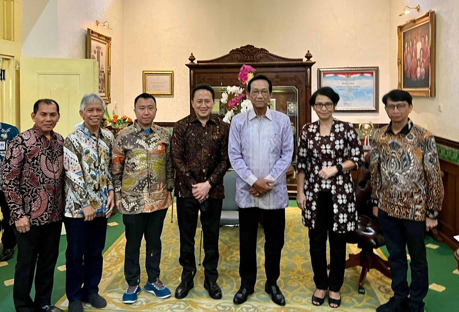 Gubernur DIY dan Kemdikbukbudristek BahasTindak Lanjut International Olympiad In Informatics (IOI)