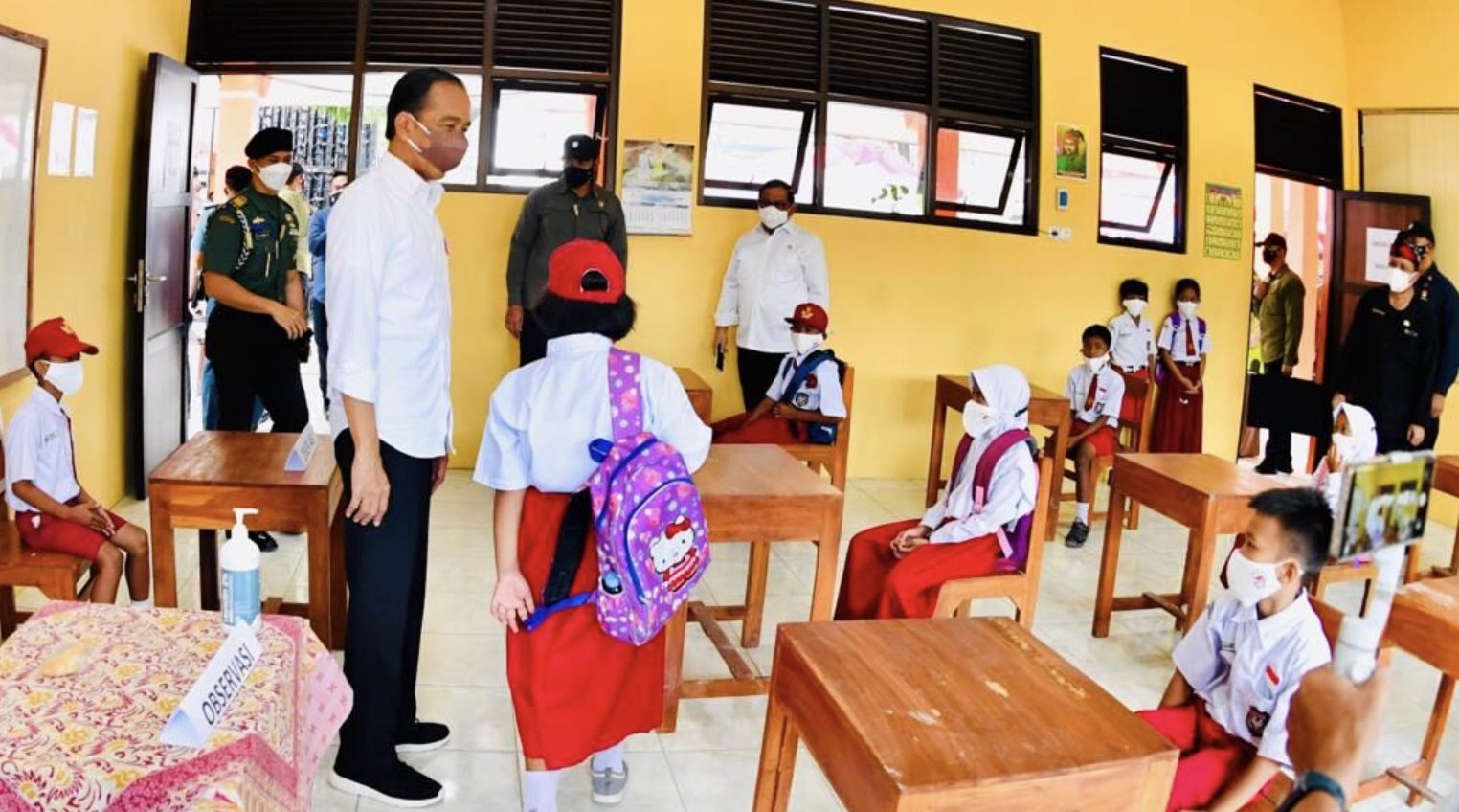 Presiden Tinjau Vaksinasi dan Resmikan Renovasi SDN 3 Nglinduk