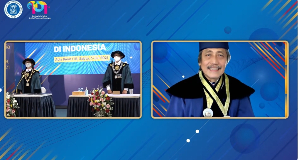 50 Tahun Berkarya Dalam Industri Kreatif Sam Bimbo Raih DR HC Dari ITB