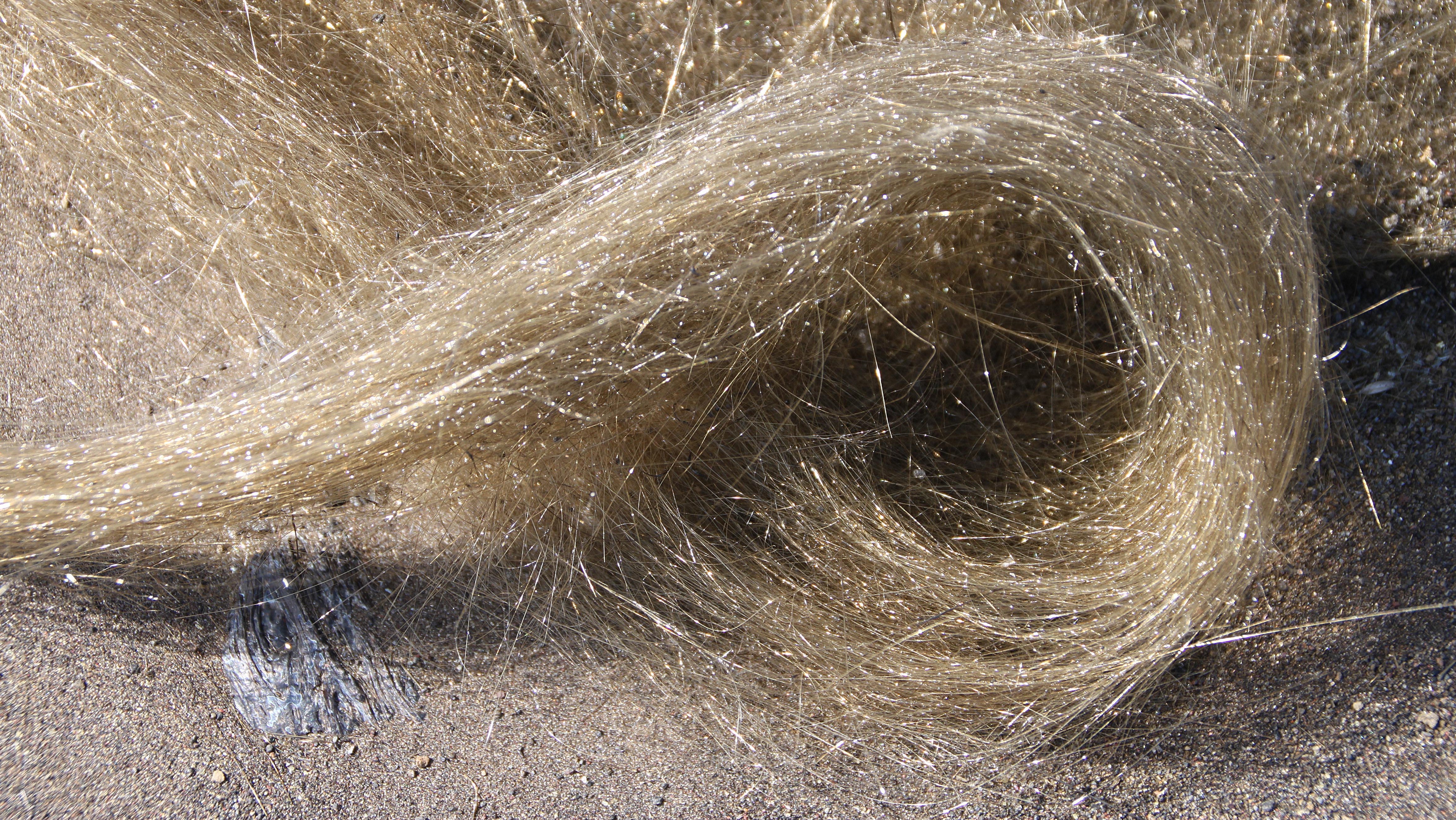 Mengenal Pele's Hair, Batuan Unik yang Seperti Rambut