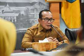 Sujiwo Targetkan Jalan Poros Ekonomi Teluk Pakedai Tuntas 2027