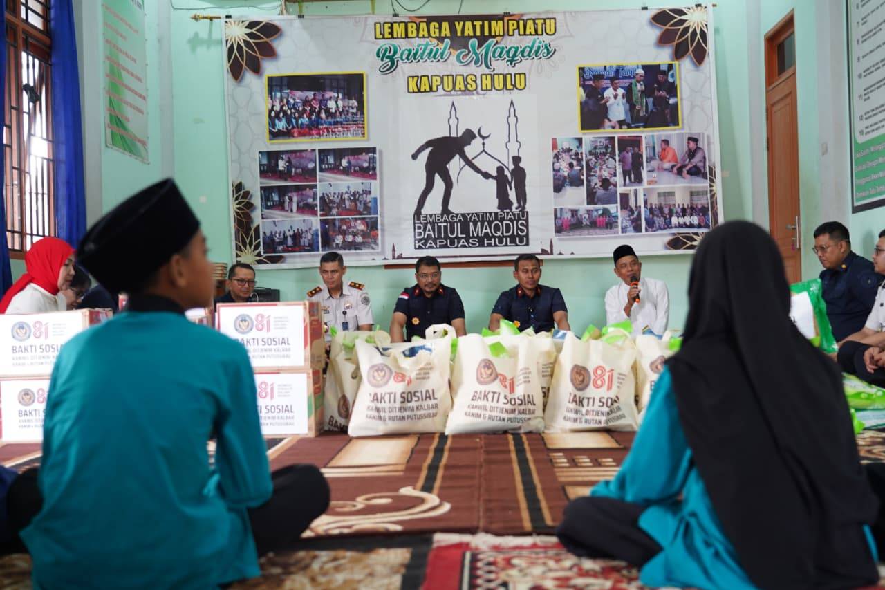 Semangat Kemerdekaan, Imigrasi Putussibau Tebar Kepedulian Lewat Bakti Sosial