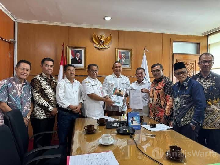 Ketapang Mekar Tiga Kabupaten: Alexander Wilyo Geret Dokumen DOB ke Kemendagri dan DPR
