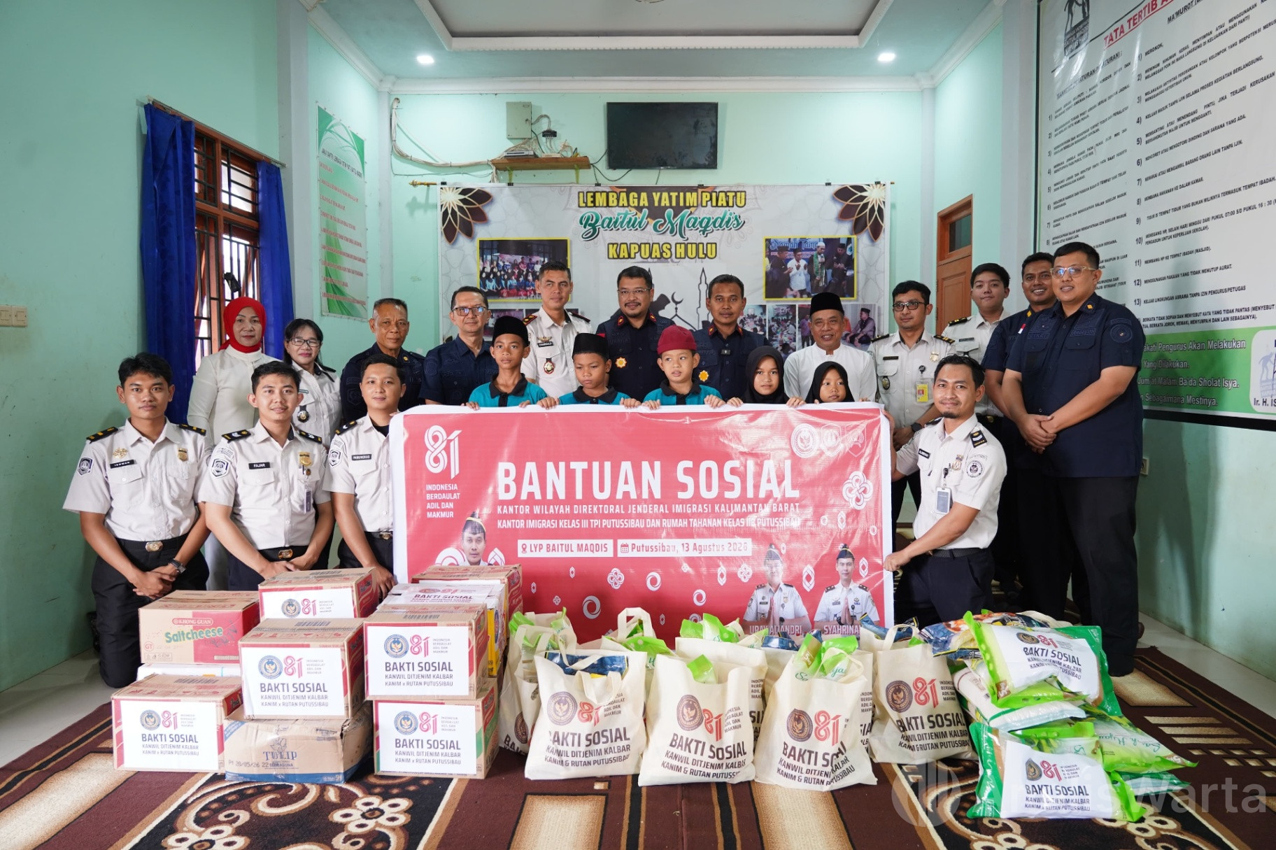 Imigrasi Putussibau Salurkan Bantuan ke Yatim Piatu Baitul Maqdis