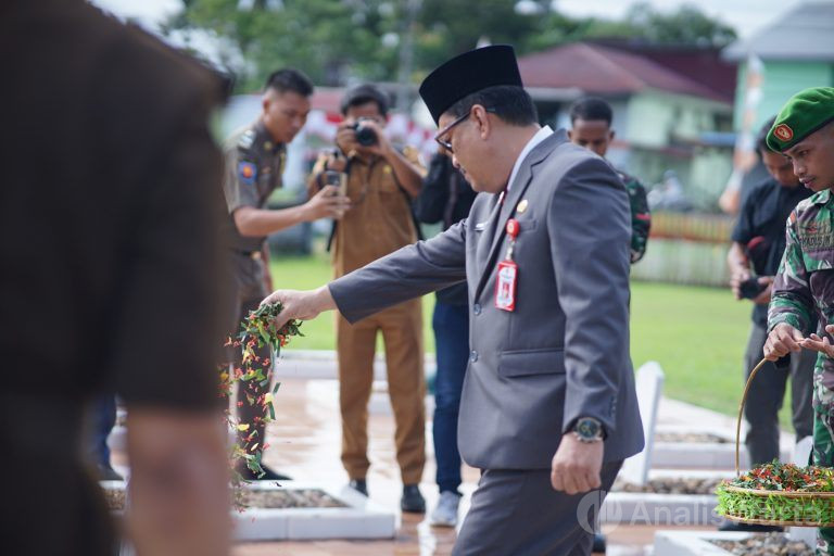 Hari Berkabung Daerah, Sekda Ambrosius Sadau Tekankan Pelayanan Publik