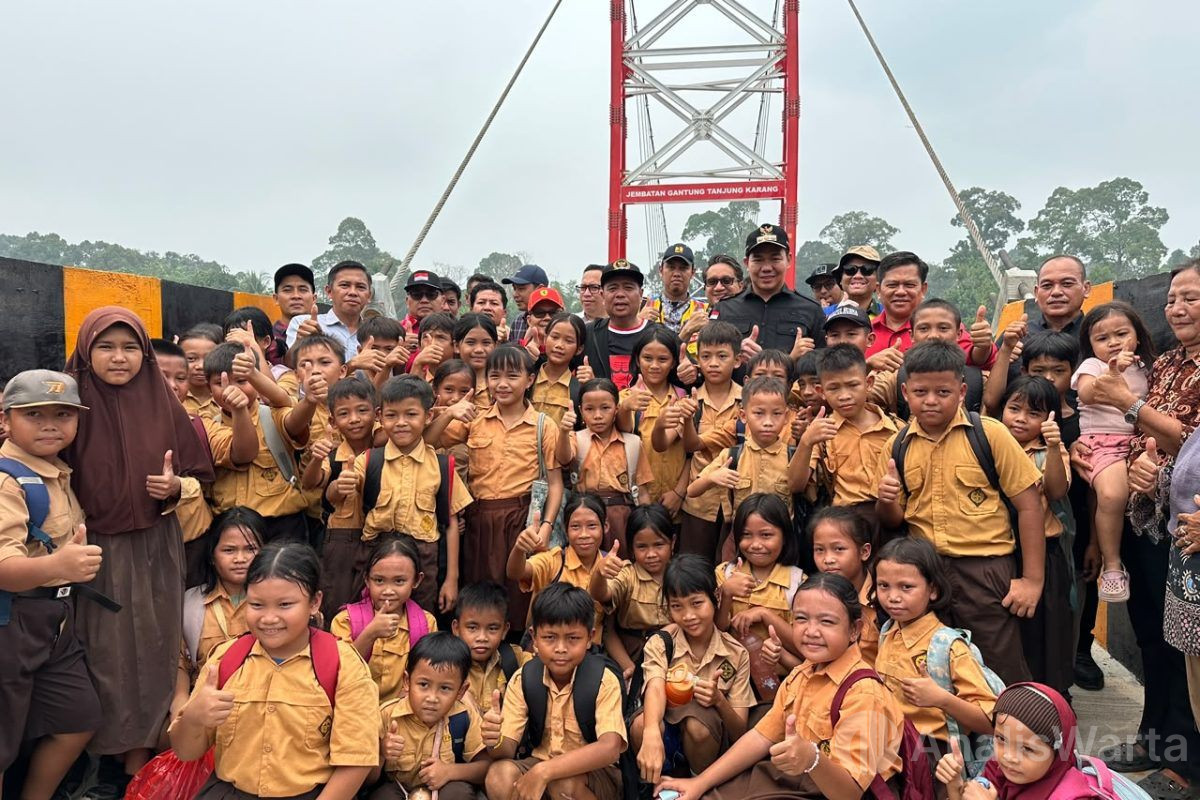 Jembatan Gantung Tanjung Karang Rampung,  Pelajar Tak Lagi Menyeberang Sungai