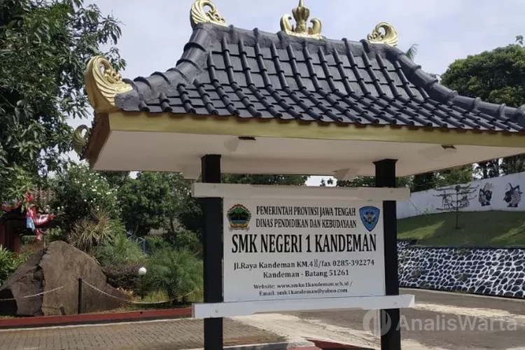 Ratusan Siswa SMKN 1 Kandeman Mules Usai Santap Ayam Rica-rica