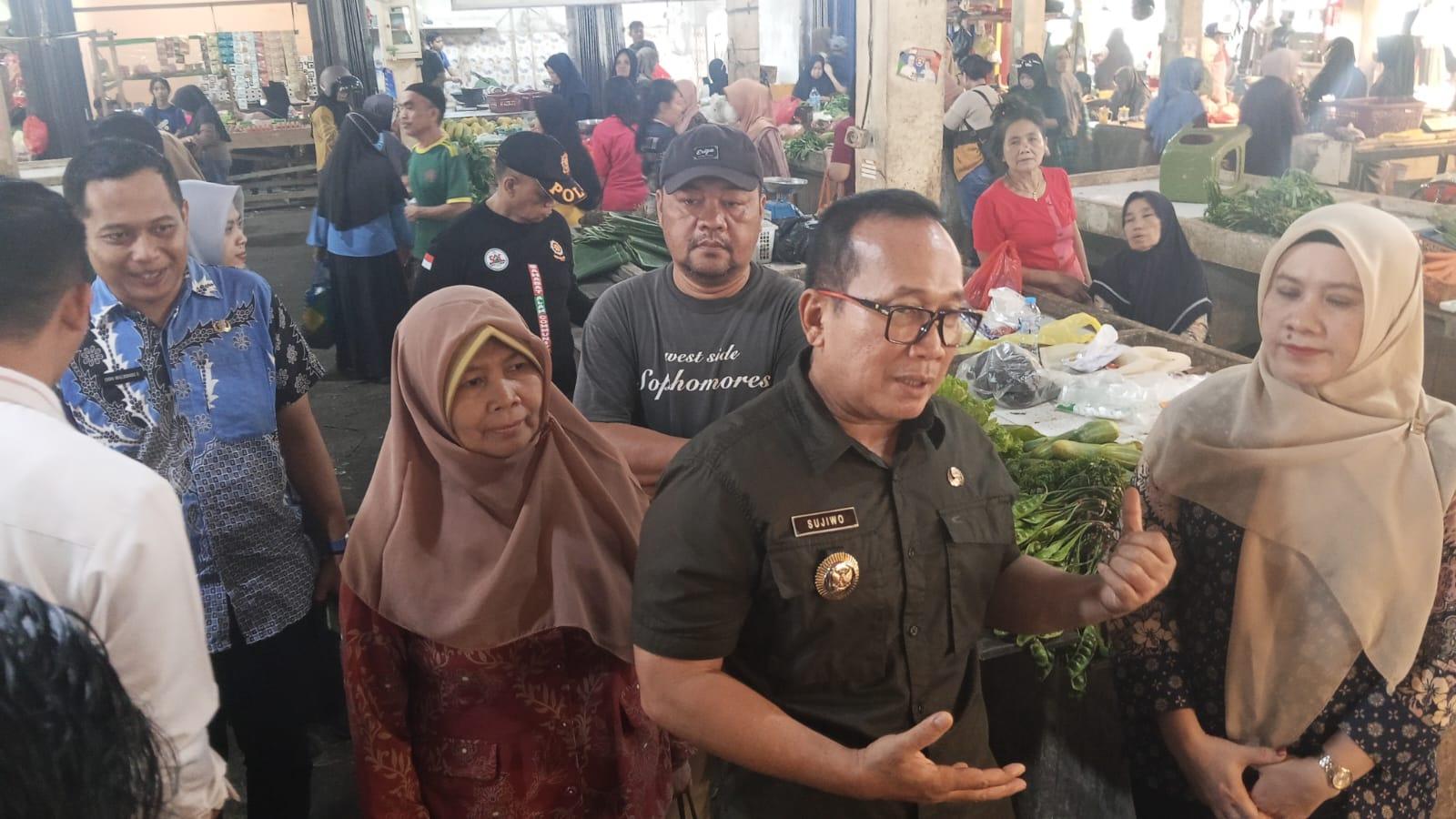 Bupati Sujiwo Ingatkan Bahaya Ganjal Pengaman Listrik di Pasar Bahagia
