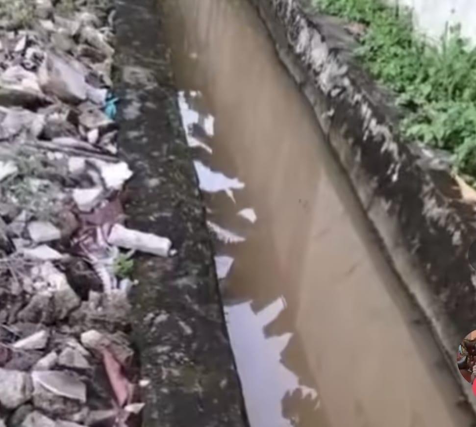 Parit di Gang Kiurnia Siantan Jadi Bau Menyengat, Warga Tuding Limbah Pabrik Tahu