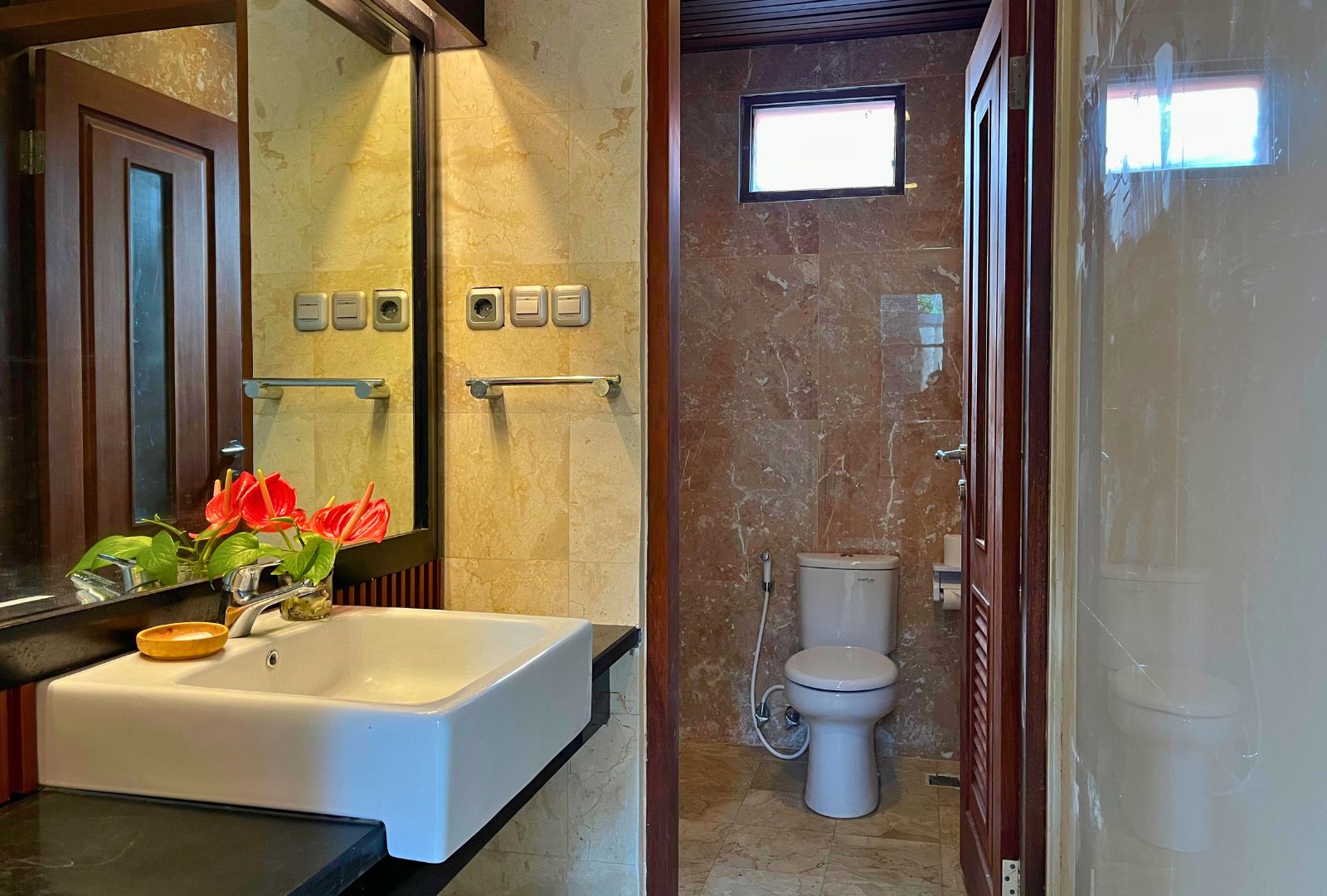 31 Bathroom public