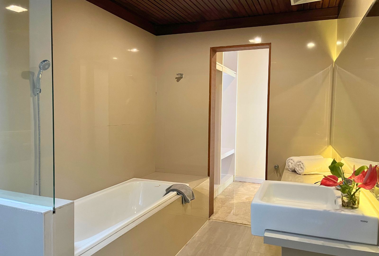 18 Bathroom1