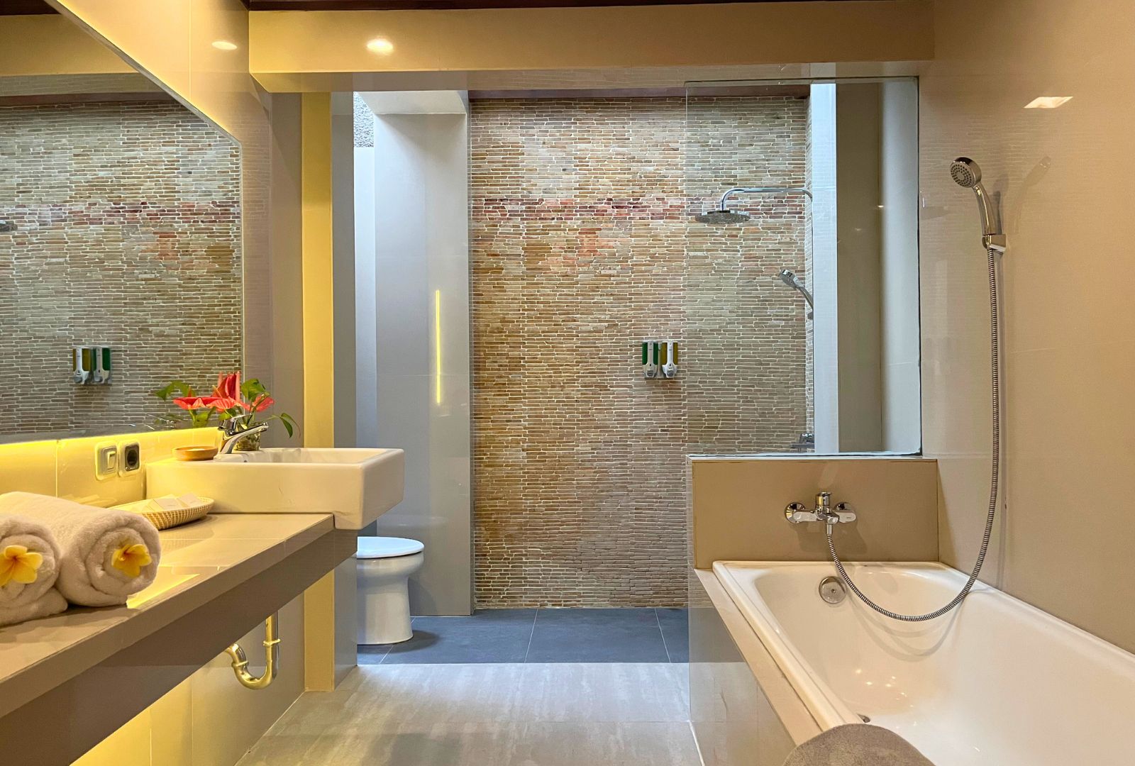 17 Bathroom1