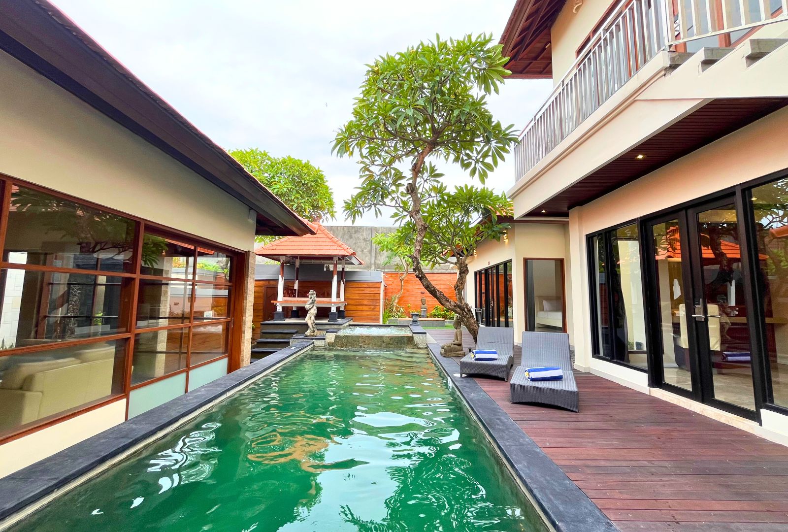 3-Bedroom Villa with Central Pool & Sun Deck near Seminyak & Canggu