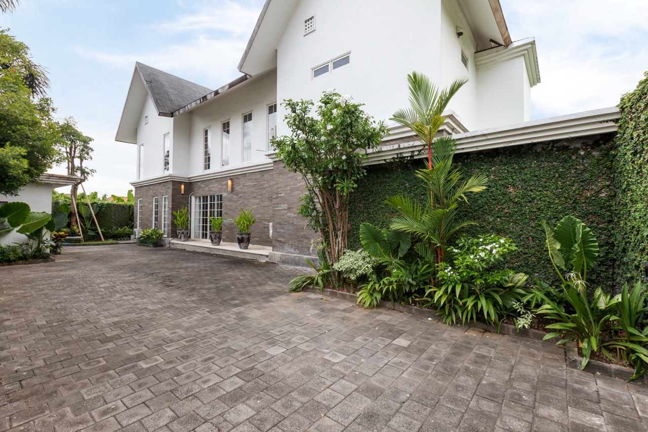 17 Jalak 17B Entrance 01 Large