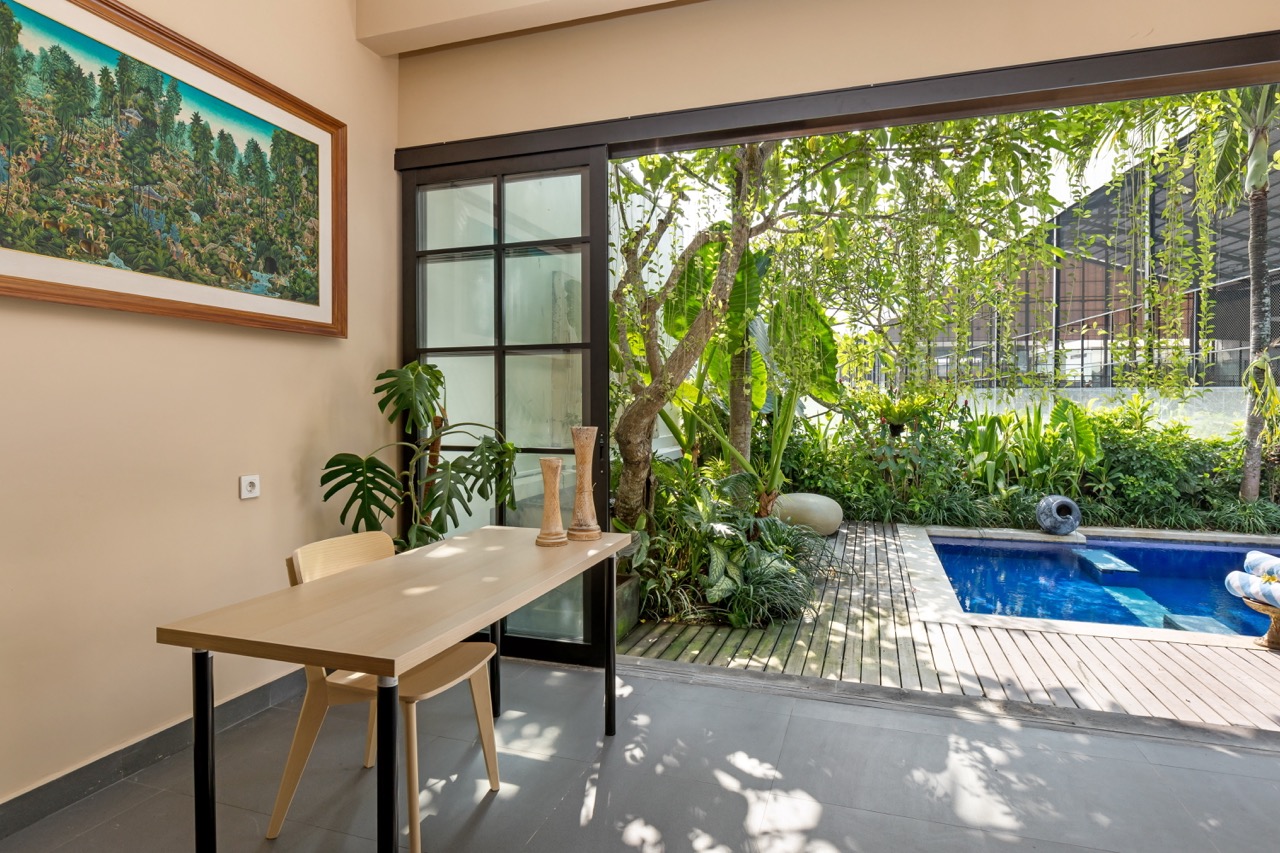 10 Kukua - Office 01 Large