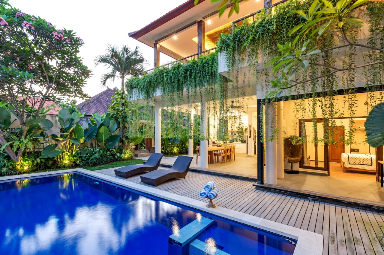 11 Kukua - Pool Evening 03 Large