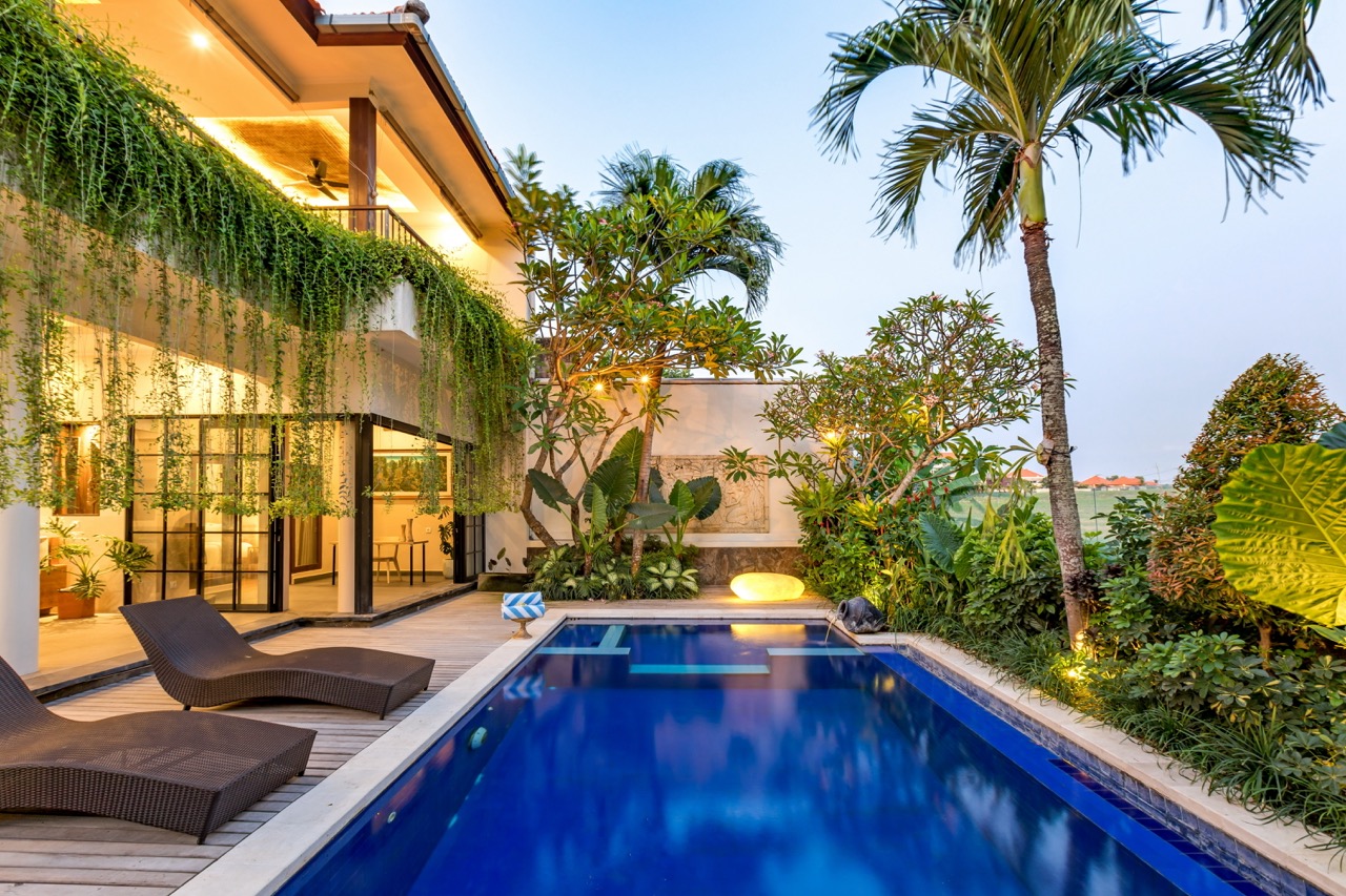 12 Kukua - Pool Evening 04 Large