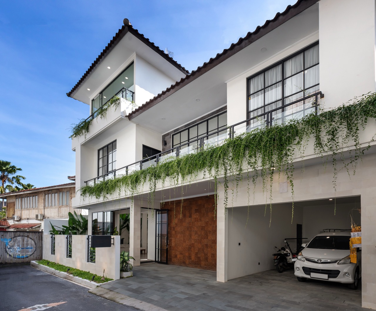 8-Bedroom Co-Living Villa with Private Ensuites & Shared Pool in Canggu