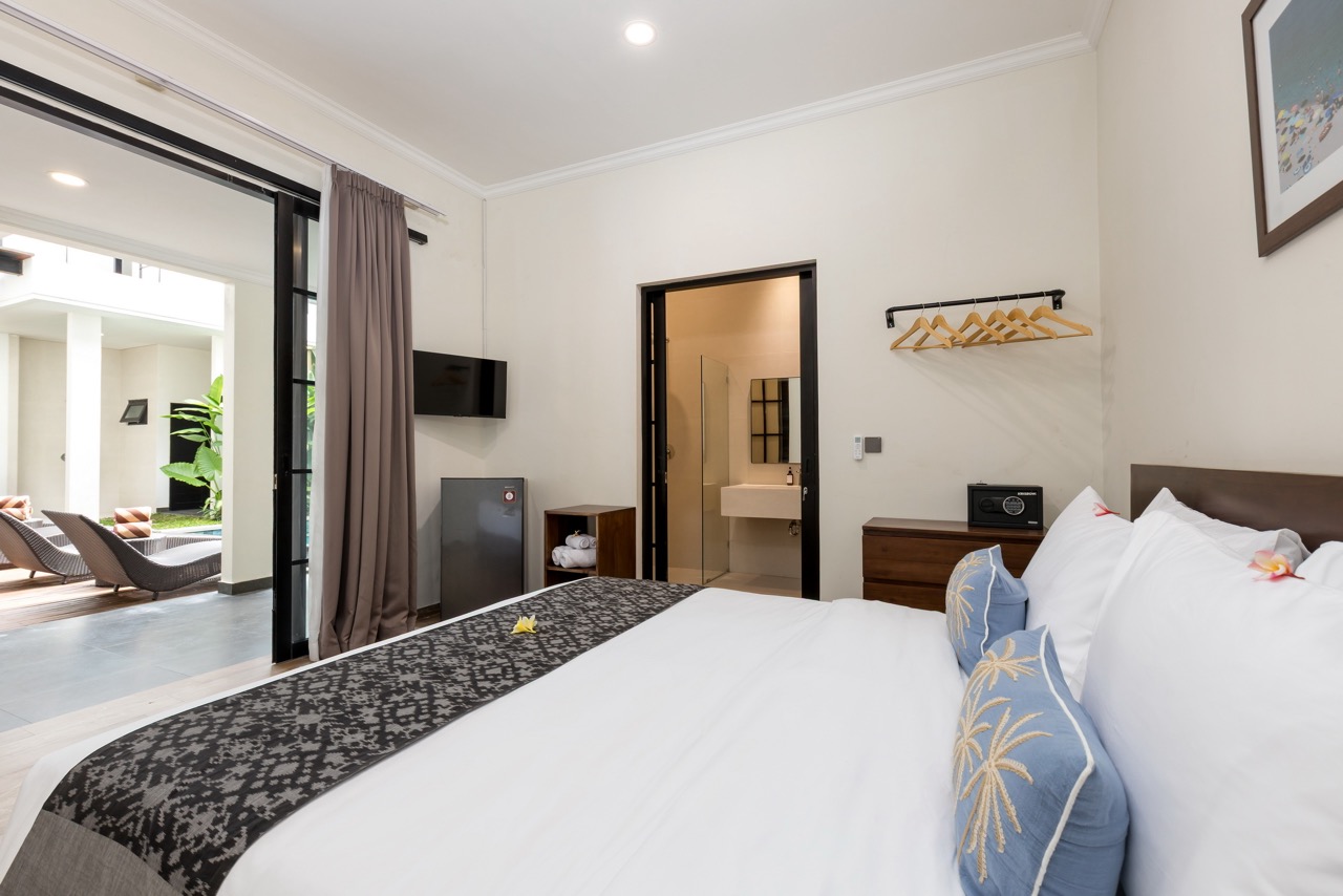 1 Beach8 Bedroom 102 02 Large