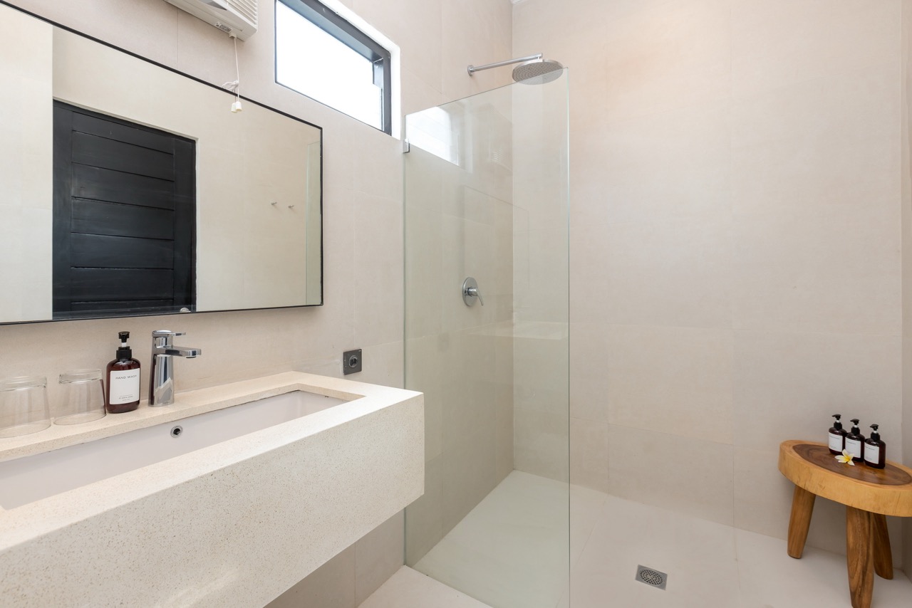 10 Beach8 Bedroom 106 10 Large