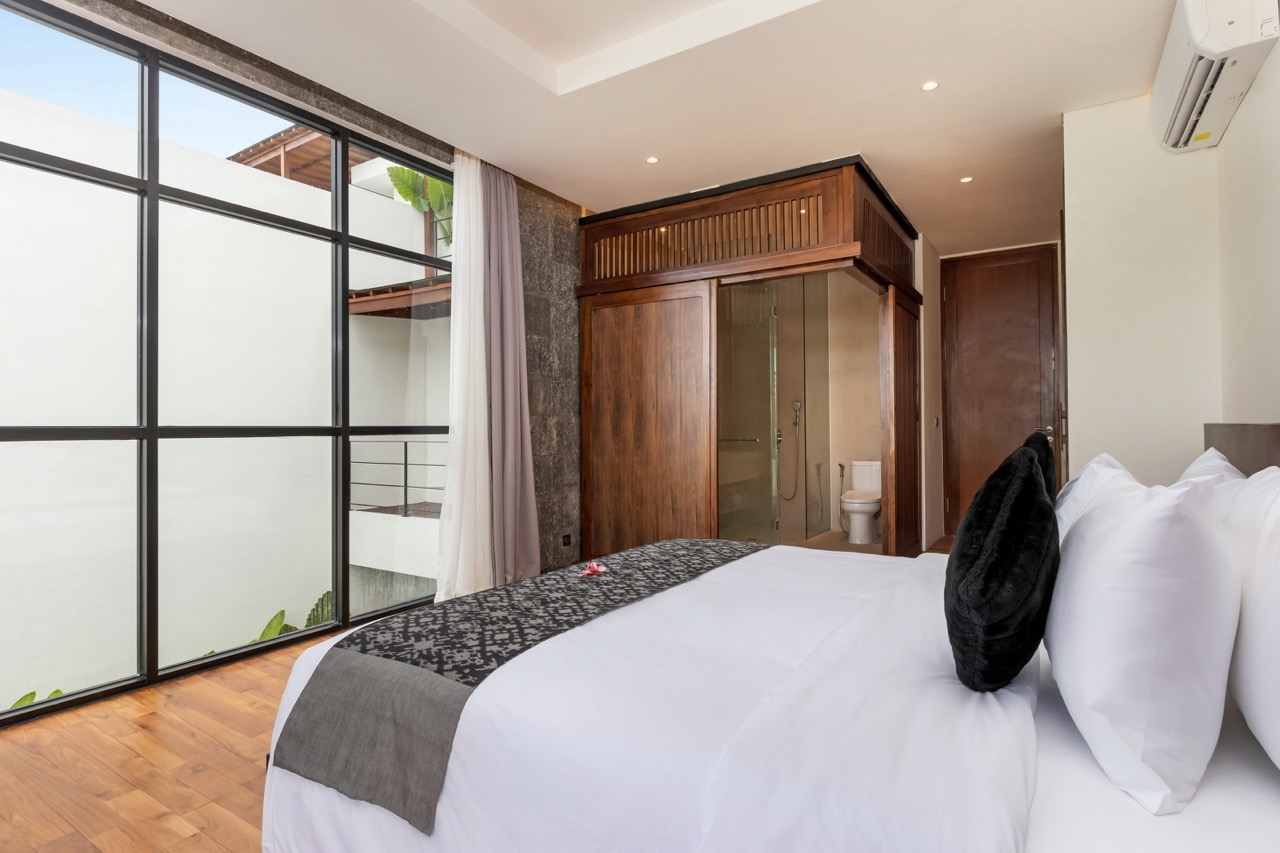 7 Ebony Bedroom C01 Large