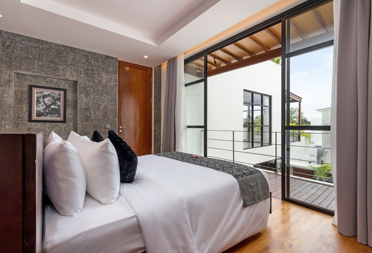 5 Ebony Bedroom B02 Large