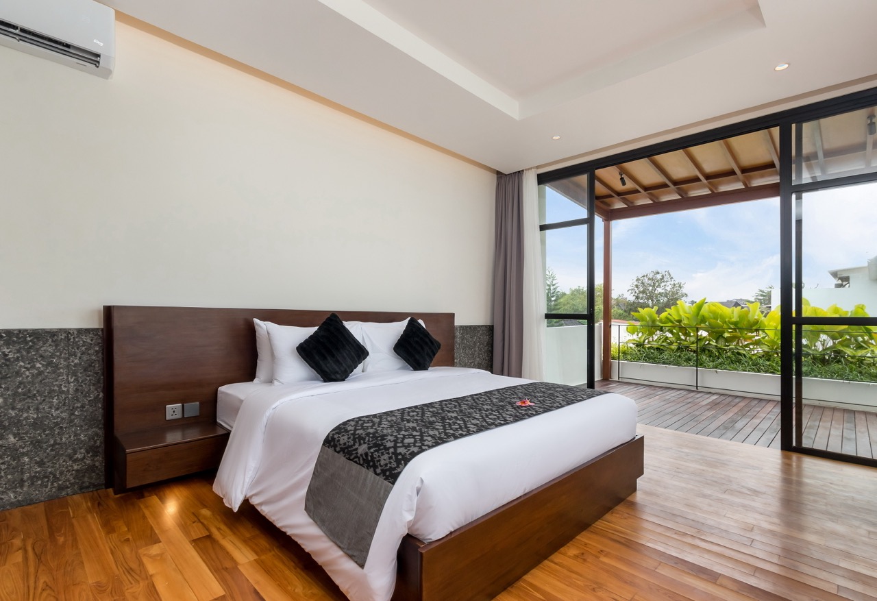 8 Ebony Bedroom C03 Large