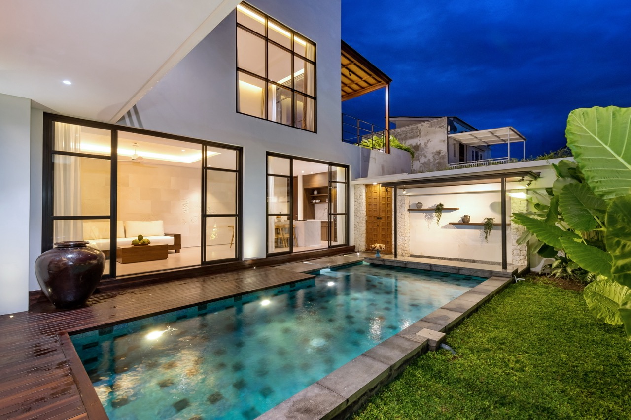 3-Bedroom Villa with White Palimanan Stone Design & Outdoor Bathtub